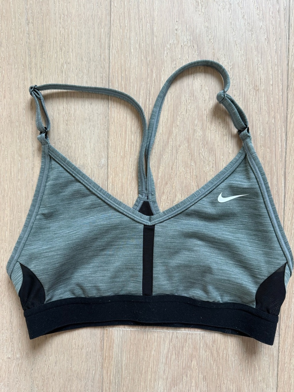 Nike Dri-FIT Indy Light-Support Padded V-Neck Sports Bra // Size XS